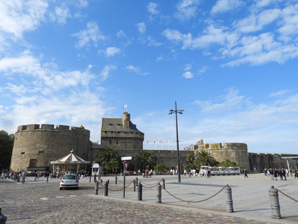 Chateau (depuis la place Saint Vincent)