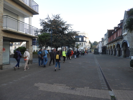 Groupe au deprt de l'hotel (2)